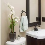 Кофе с молоком в интерьере ванной комнаты