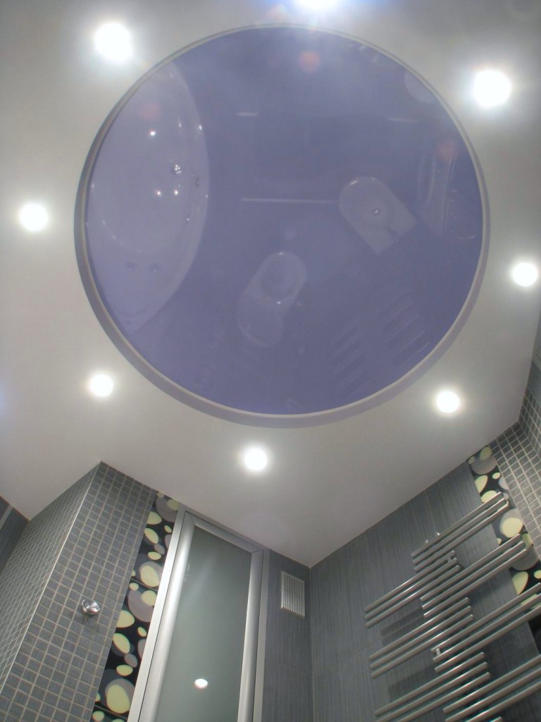 цвет натяжного потолка в ванной