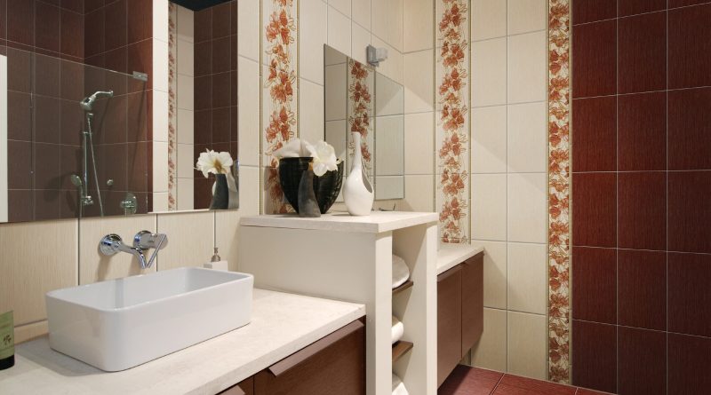 вертикальные-полосы-в-облицовке-плиткой